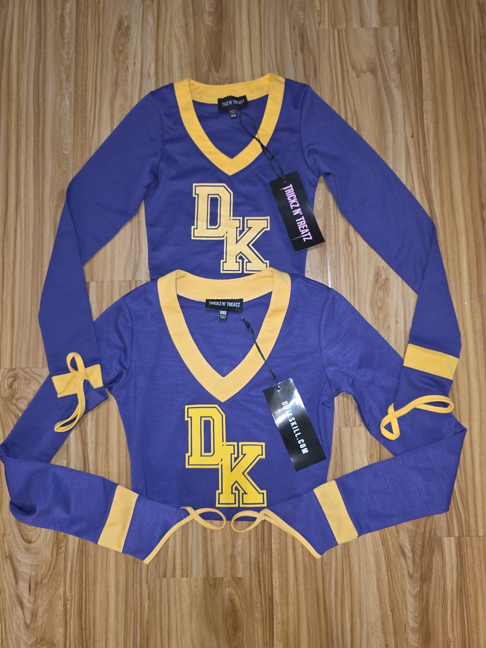 2 Dolls Kill Jennifers Body Purple & Gold V-Neck Cropped Cheer Top Sz XXS